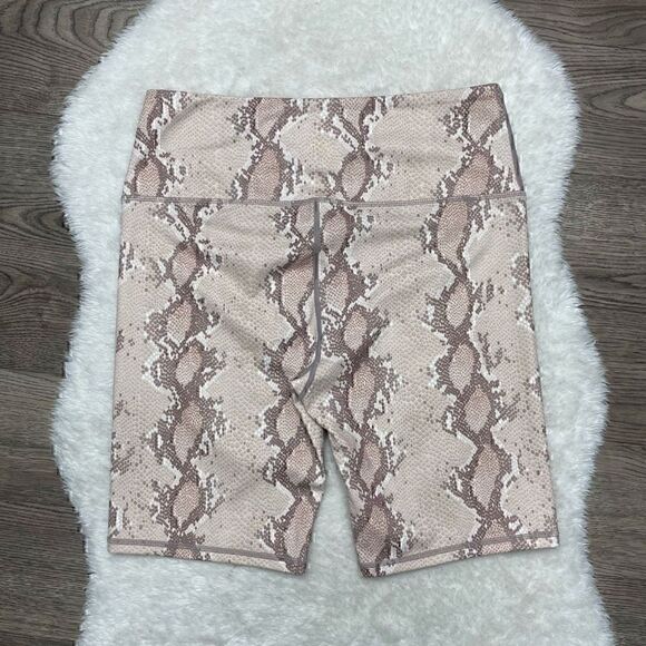 Varley Athletic Gym Shorts Size Large Snake Pattern Stretch Compression - Picture 3 of 7